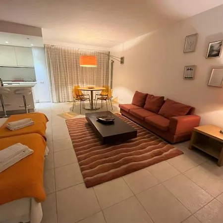 Golden Ocean Apartment *